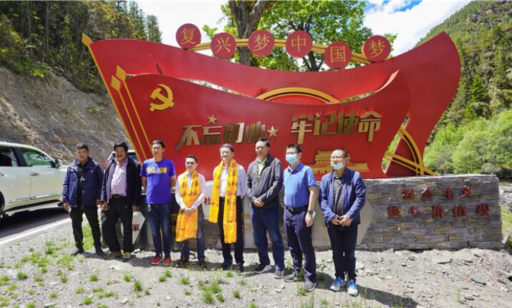 k1体育集团党委书记、董事长任丁率队赴麻格同村推进对口帮扶事情