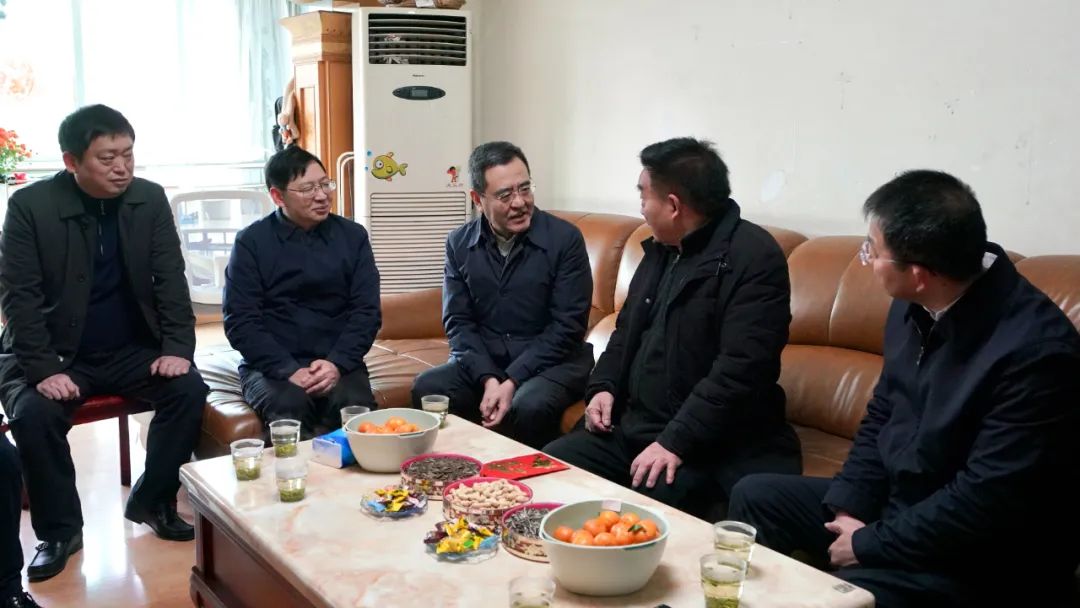 k1体育委党委书记、、、主任冯文生等向导走访慰问省k1体育集团老党员、、、老干部