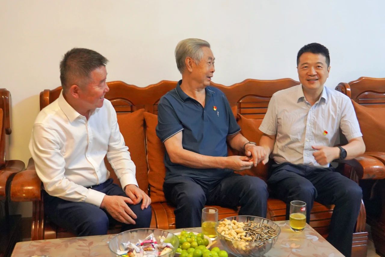 省k1体育集团党委书记、、、董事长游勇开展“七一”走访