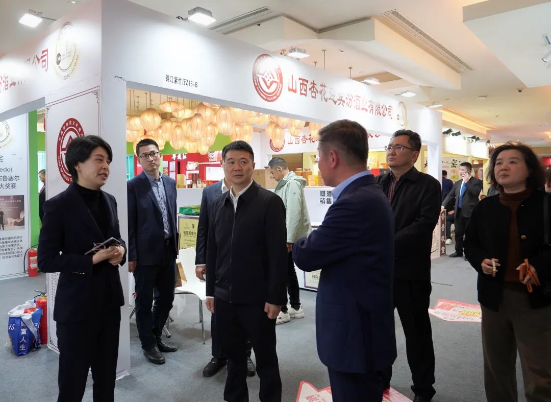 省k1体育集团党委书记、董事长游勇率队到2025锦江宾馆春季酒类商务洽谈会现场检查指导重点事情