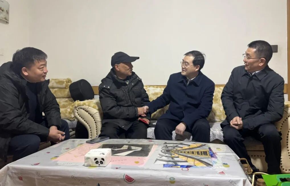 k1体育委党委委员、副主任刘晓博走访慰问省k1体育集团老党员老干部